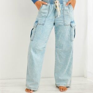 NWOT Aerie - Vintage-Wash Wide-Leg Cargo Jeans with Elastic Waistband, size M